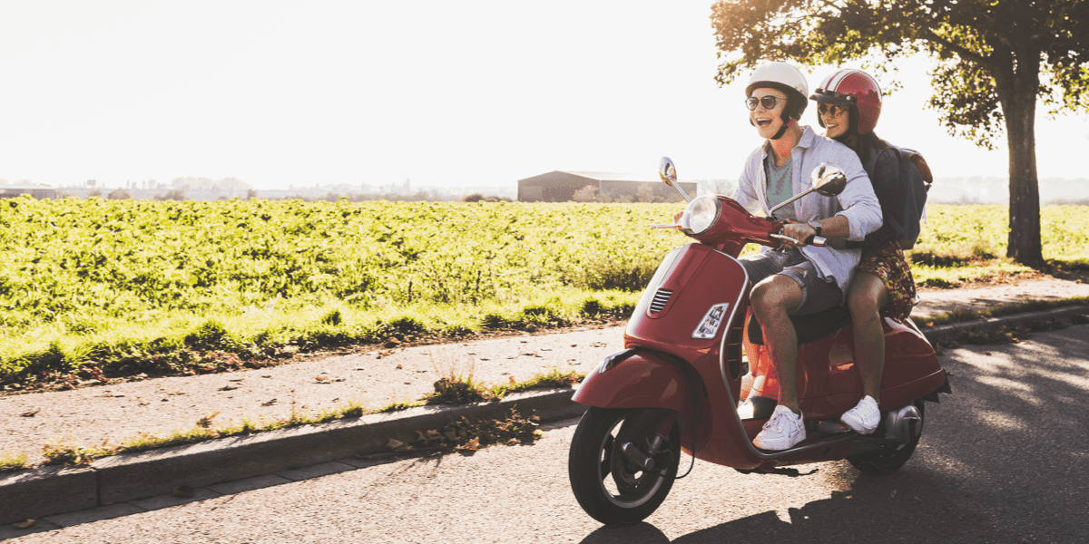 Je scooter verzekeren met de scooterverzekering van Univé. Een lage premie en direct 50% korting als je geen schade hebt gemeld | Univé scooterverzekering