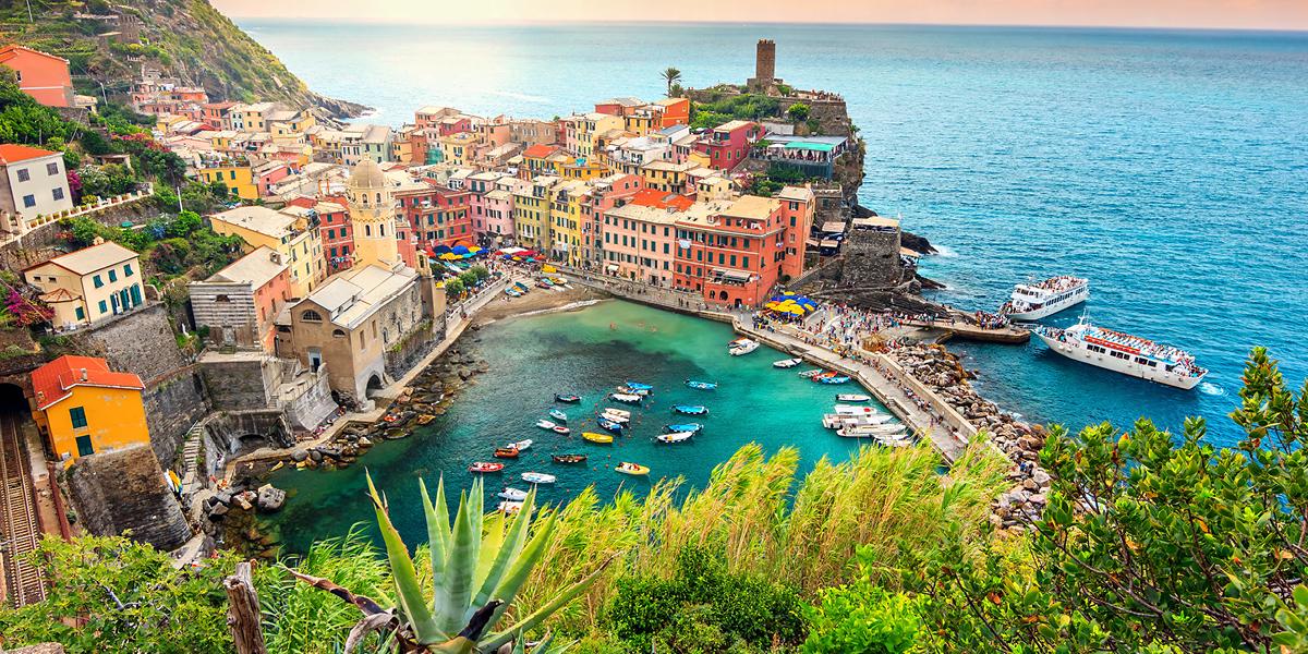 Kleurrijk en karakteristiek Cinque Terre in Noord-Italië