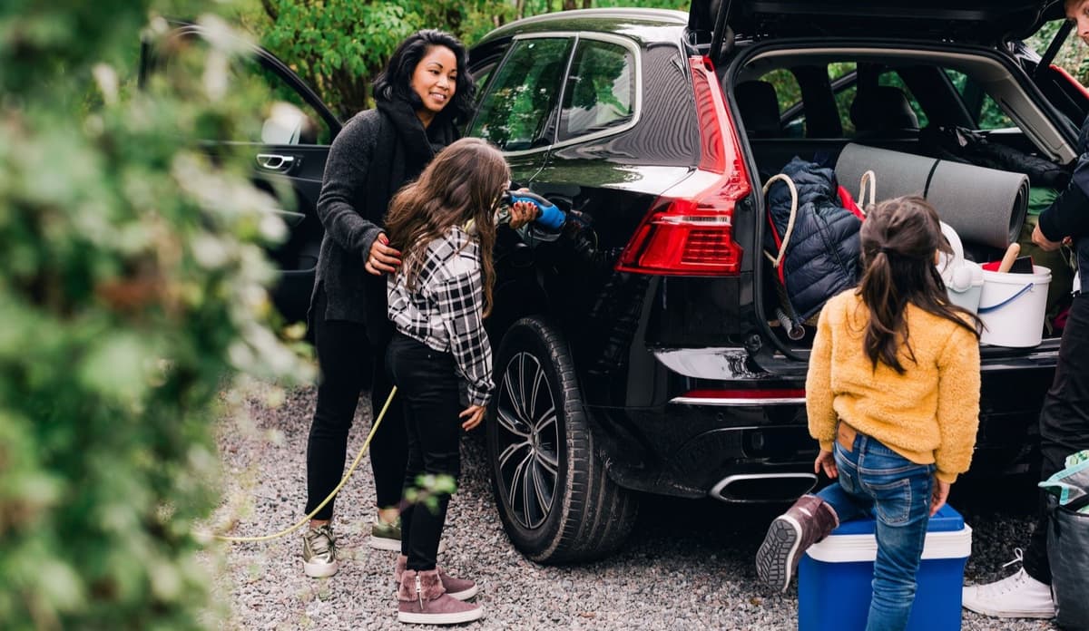 Gezin bij auto deelautoverzekering
