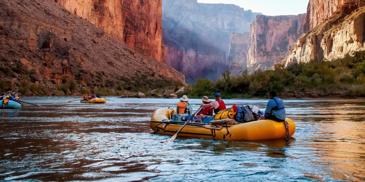 Rubberboot op het water