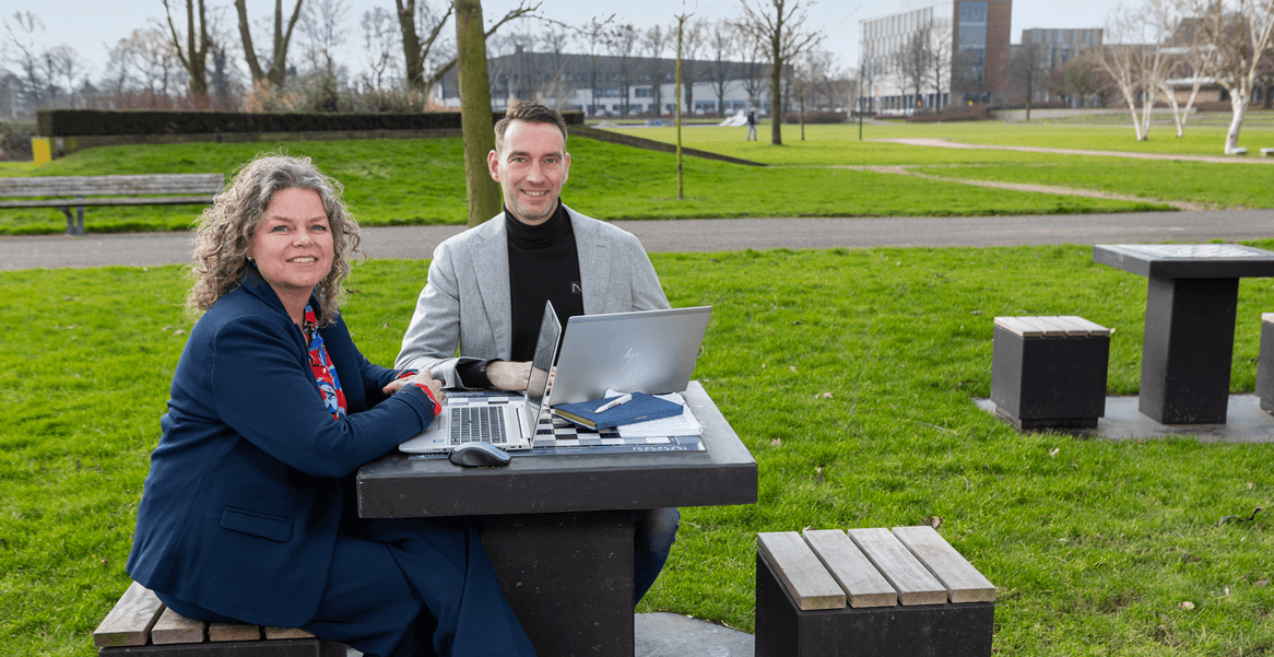 Merkspecialist Annemieke van der Zalm en projectleider Peter Vording