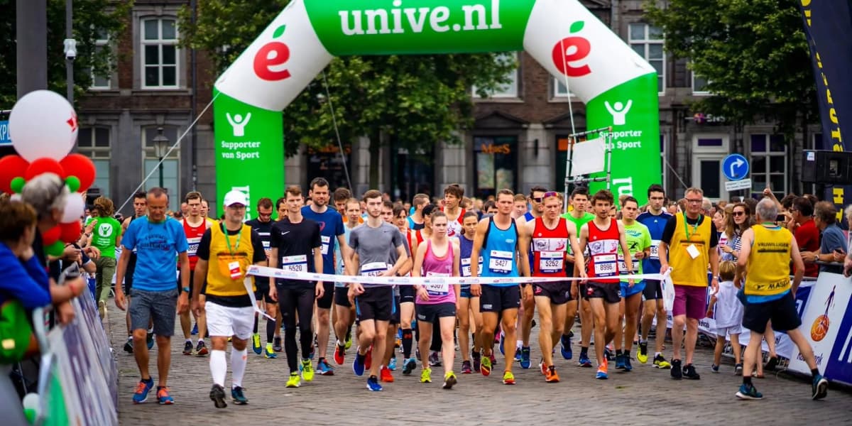 Deelnemers aan de start van de Venloop