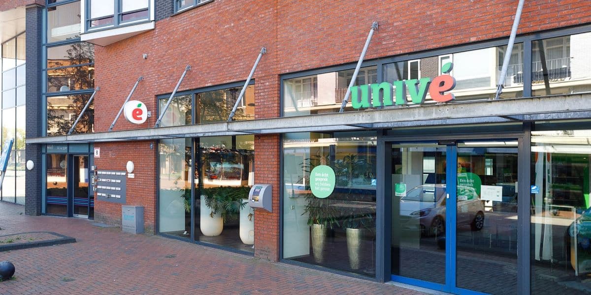 Voorgevel Univé winkel hypotheekadviseur in Stadskanaal