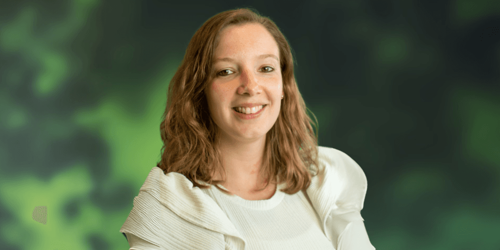 Portretfoto van Aafke Bos, productspecialist van onder andere de huisdierenverzekering en reisverzekering bij Univé