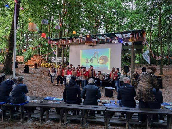 Optreden in het amfitheater Lommerrijk