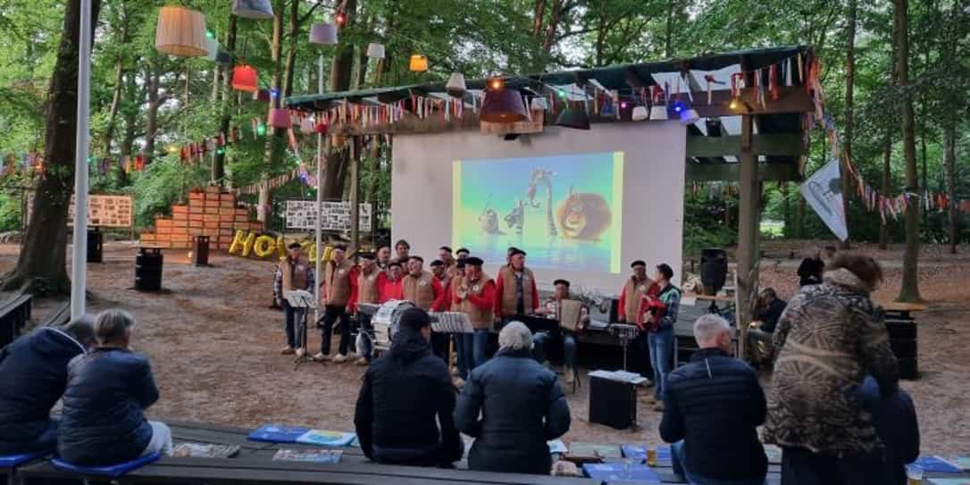 Optreden in het amfitheater Lommerrijk