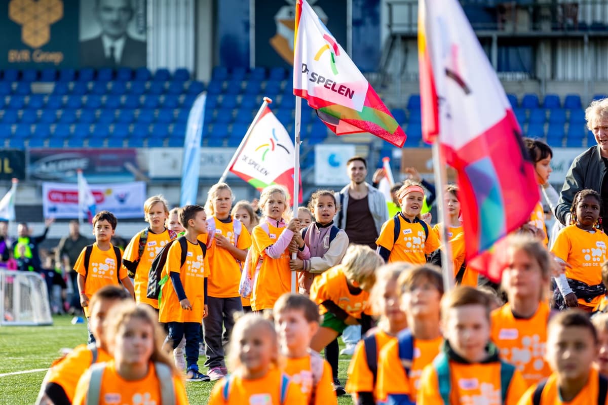 Een optocht van kinderen tijdens De Spelen in Roosendaal